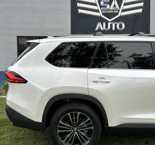 2024 Toyota Grand Highlander Hybrid MAX Platinum AWD photo 6
