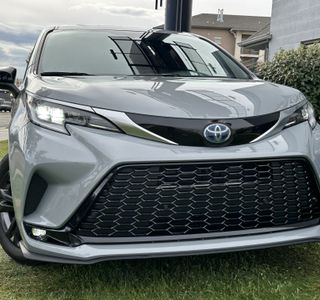 2025 Toyota Sienna XSE 7-Passenger AWD photo 4