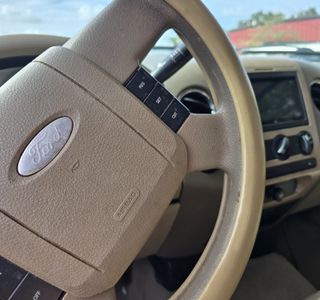 2005 Ford F-150 XLT SuperCrew 2WD photo 10