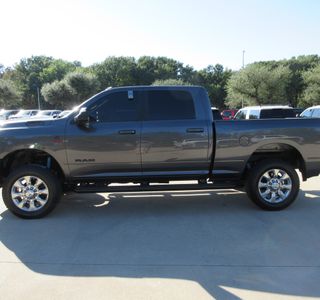 2019 RAM 2500 Tradesman Crew Cab SWB 4WD photo 4