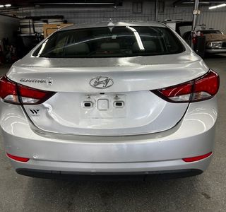 2016 Hyundai Elantra SE 6AT photo 5