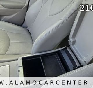 2009 Toyota Camry SE photo 36