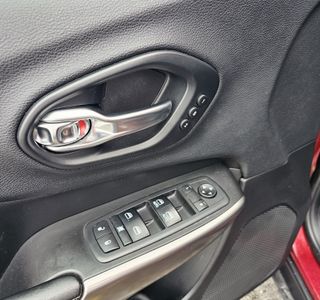 2019 Jeep Cherokee Limited FWD photo 15