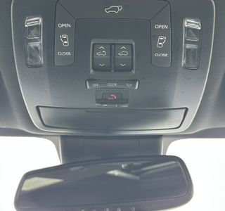2025 Toyota Sienna XSE 7-Passenger AWD photo 39