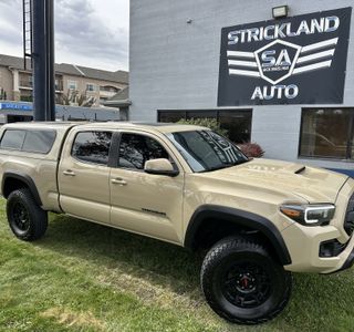 2017 Toyota Tacoma TRD Off Road Premium Long Bed V6 4WD photo 2
