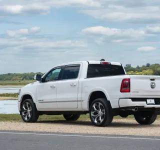2019 RAM 1500 Limited Crew Cab SWB 4WD photo 8