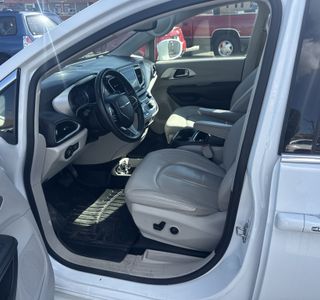 2018 Chrysler Pacifica Hybrid Touring L photo 12