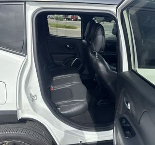 2019 Jeep Renegade Latitude 4WD photo 12