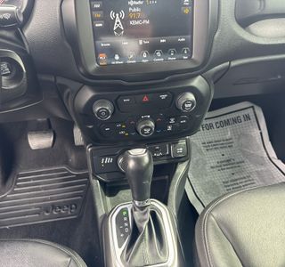 2019 Jeep Renegade Latitude 4WD photo 16