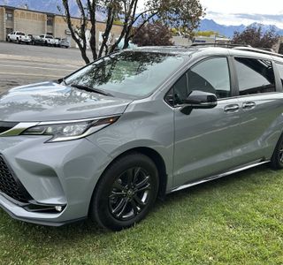 2025 Toyota Sienna XSE 7-Passenger AWD photo 11