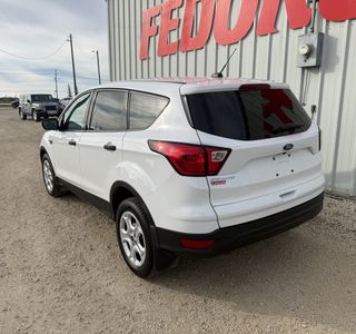 2019 Ford Escape FWD photo 2