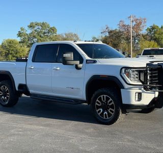 2020 GMC Sierra 2500HD AT4 Crew Cab 4WD photo 3
