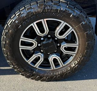 2020 GMC Sierra 2500HD AT4 Crew Cab 4WD photo 9