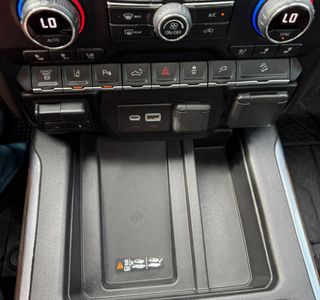 2020 Chevrolet Silverado 2500HD High Country Crew Cab 4WD photo 19