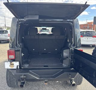 2012 Jeep Wrangler Unlimited Sahara 4WD photo 9