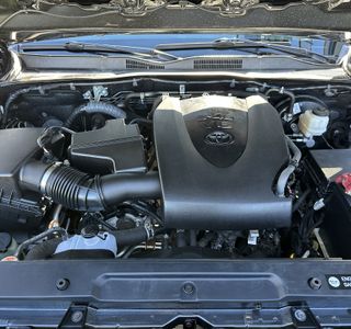 2017 Toyota Tacoma SR5 4WD photo 15