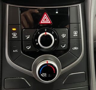 2016 Hyundai Elantra SE 6AT photo 14