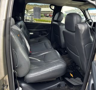 2002 Chevrolet Avalanche 2500 4WD photo 14