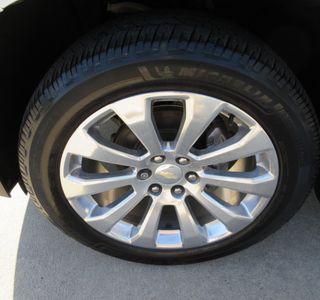 2022 Chevrolet Suburban Premier 4WD photo 41
