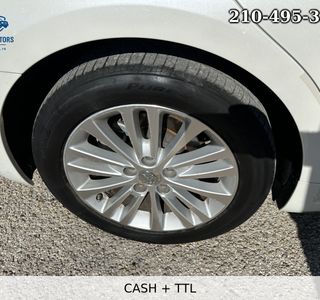 2013 Toyota Avalon Hybrid Limited photo 47