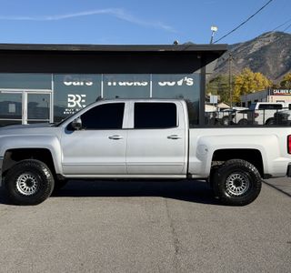 2017 Chevrolet Silverado 1500 LT Crew Cab 4WD photo 2