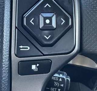 2017 Toyota Tacoma SR5 4WD photo 36