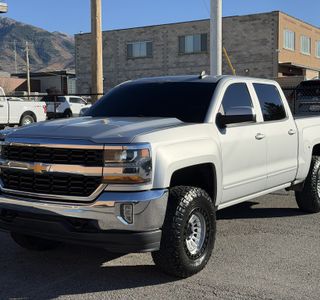 2017 Chevrolet Silverado 1500 LT Crew Cab 4WD photo 3