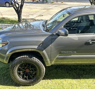 2017 Toyota Tacoma SR5 4WD photo 10