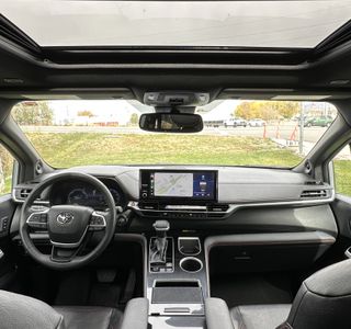 2025 Toyota Sienna XSE 7-Passenger AWD photo 31