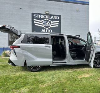 2025 Toyota Sienna XSE 7-Passenger AWD photo 25