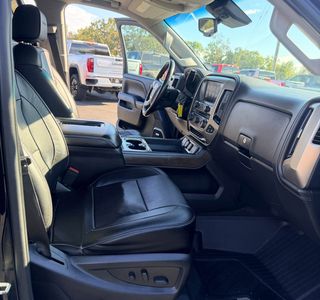 2018 GMC Sierra 3500HD Denali Crew Cab 4WD photo 15