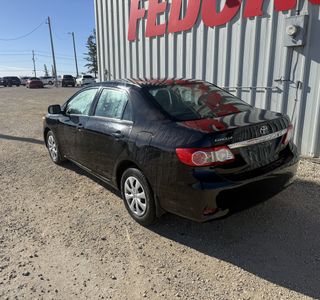 2013 Toyota Corolla photo 2