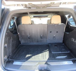 2022 Chevrolet Suburban Premier 4WD photo 31