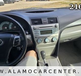 2009 Toyota Camry SE photo 34