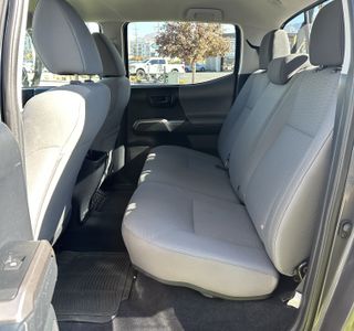 2017 Toyota Tacoma SR5 4WD photo 18