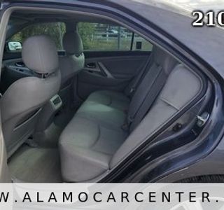 2009 Toyota Camry SE photo 26