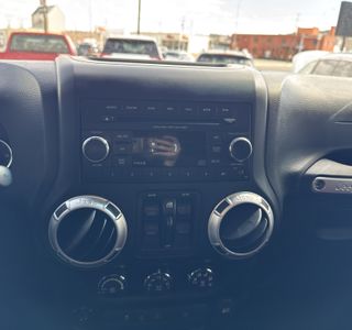 2012 Jeep Wrangler Unlimited Sahara 4WD photo 16