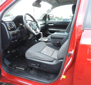 2019 Toyota Tundra CrewMax SR5 4WD photo 6