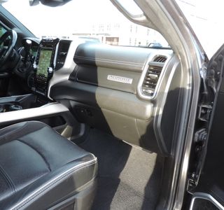 2019 RAM 3500 Crew Cab Laramie DRW 4WD photo 16