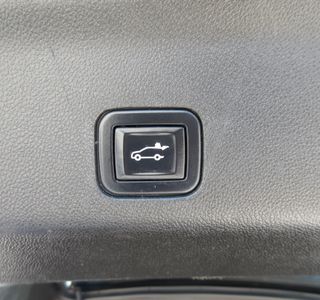2022 Chevrolet Suburban Premier 4WD photo 32