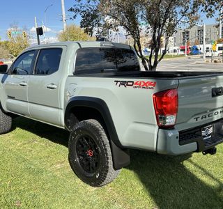 2023 Toyota Tacoma TRD Off Road Premium V6 4WD photo 9