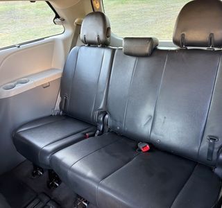 2014 Toyota Sienna FWD 7-Passenger V6 photo 16
