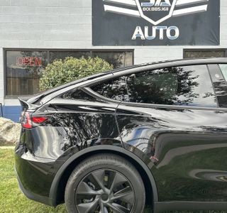 2025 Tesla Model Y Long Range AWD photo 6