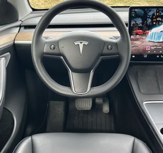 2025 Tesla Model Y Long Range AWD photo 36