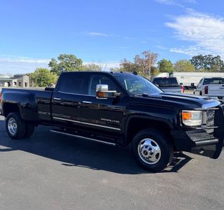 2018 GMC Sierra 3500HD Denali Crew Cab 4WD photo 3