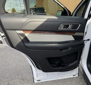 2018 Ford Explorer Platinum AWD photo 19