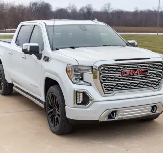 2020 GMC Sierra 1500 Denali Crew Cab Long Box 4WD photo 3