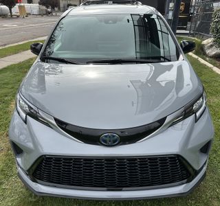 2025 Toyota Sienna XSE 7-Passenger AWD photo 12