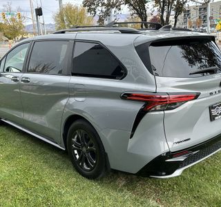 2025 Toyota Sienna XSE 7-Passenger AWD photo 9