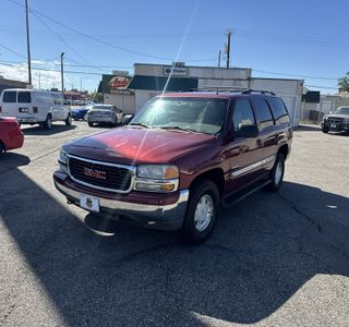 2002 GMC Yukon 4WD photo 2